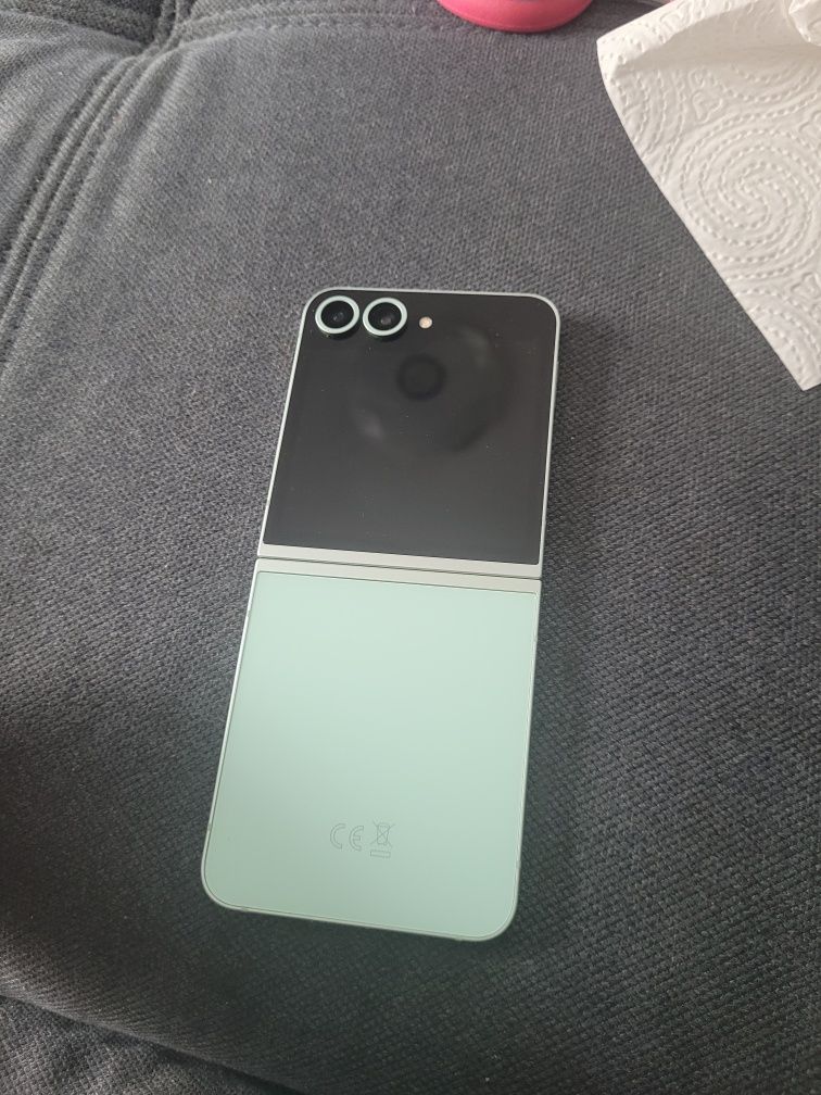 Sprzedam telefon Samsung flip 6