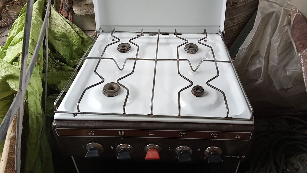 Плита газовая с духовкой.