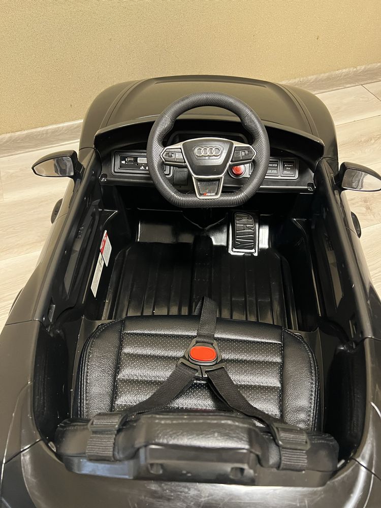 Електромобіль дитячий Audi RS e-tron GT