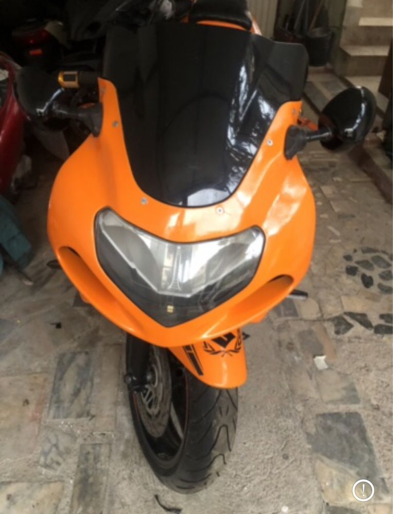 Suzuki 900 RF com acessorios no livrete