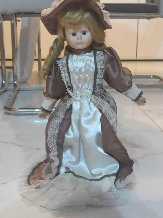 Porcelanowa Lalka