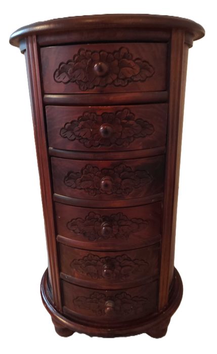 okrągła komódka z szufladkami