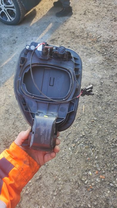 Лючок зарядки Ford Mustang mach-e.