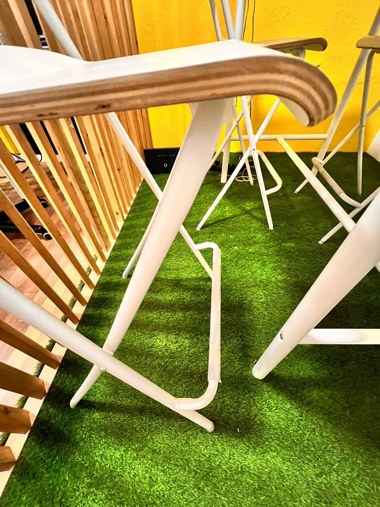 Mesa alta IKEA c/ 4 cadeiras