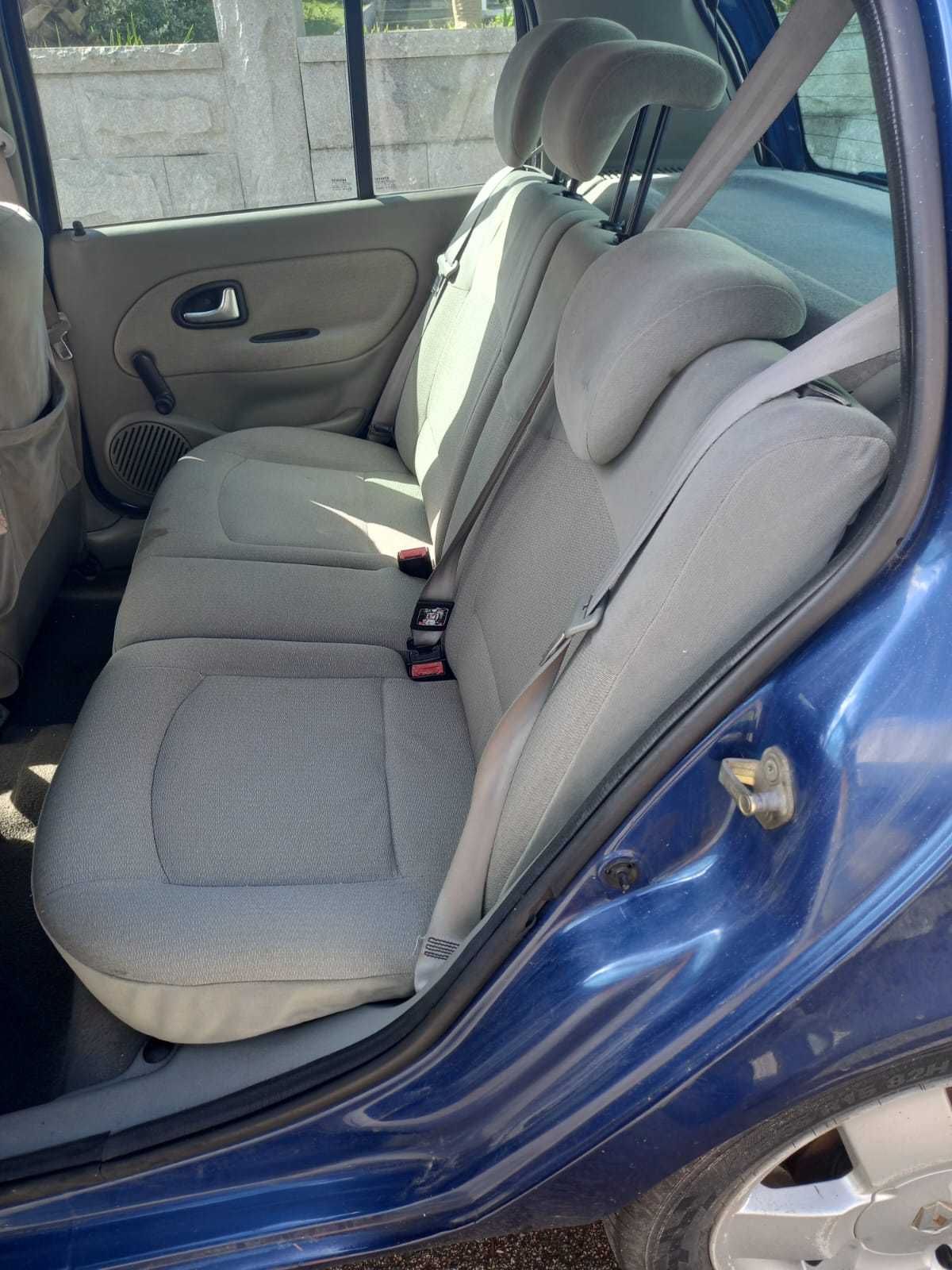 Renault Clio em bom estado