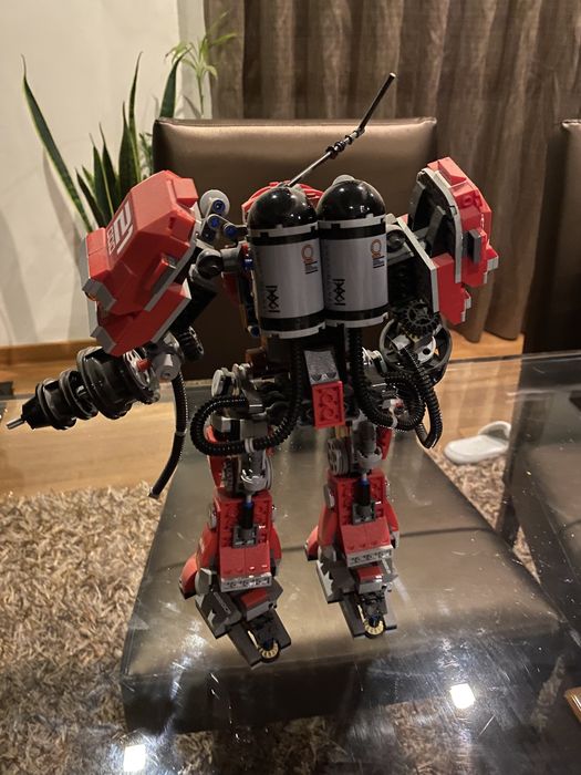 Lego de robô vermelho