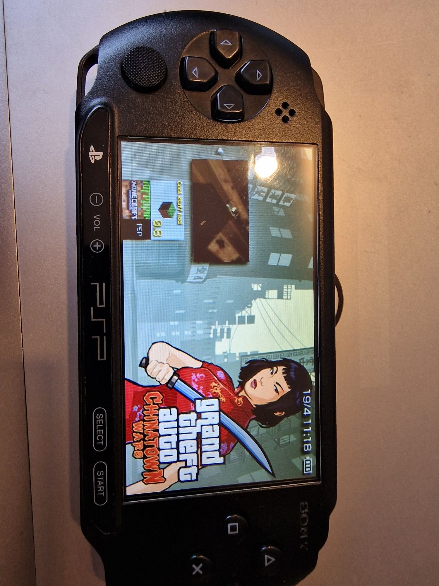 SONY PSP-E1004 zadbane