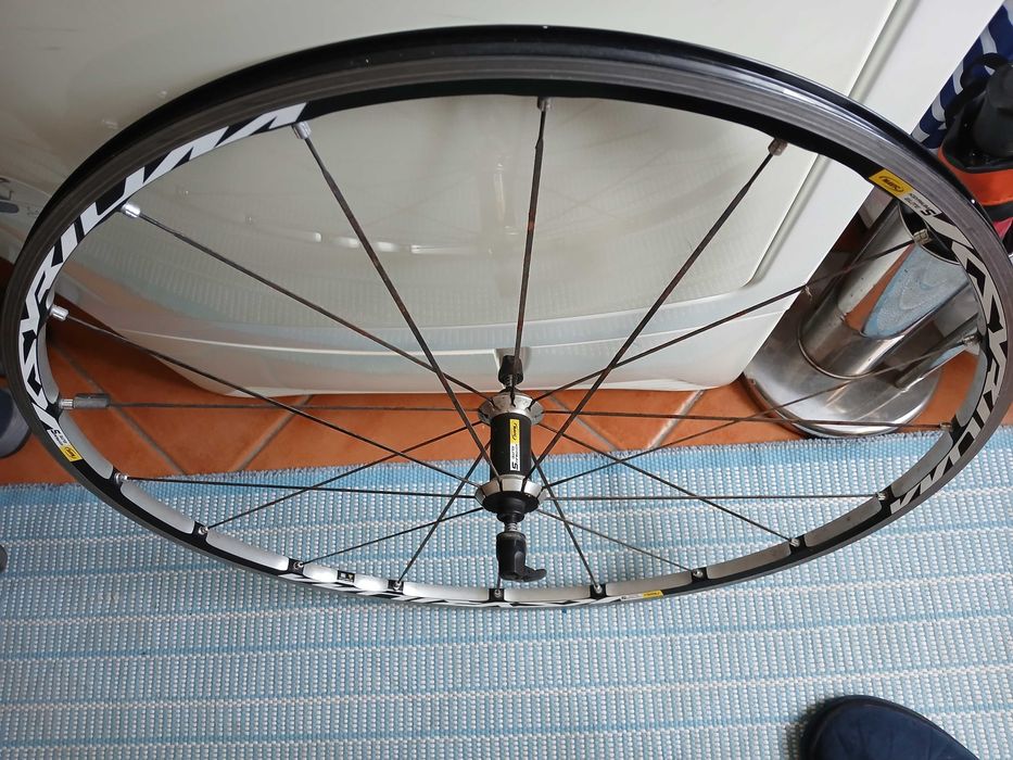 Roda mavic ksyrium elite 700 ,  dianteira