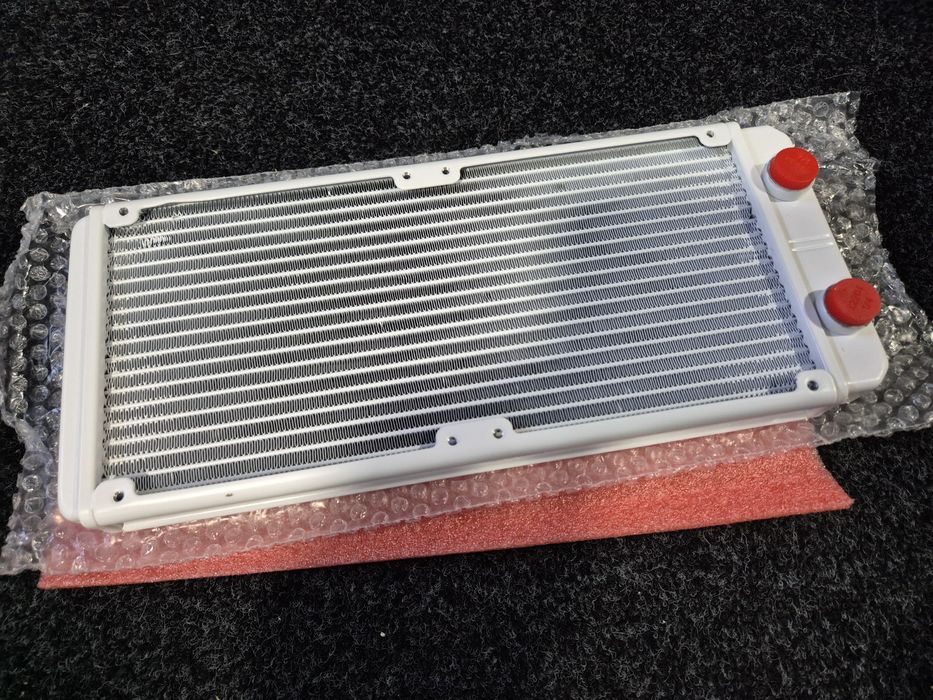 Radiador de refrigeração líquida para computador