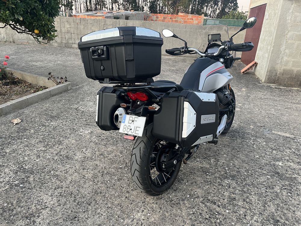 Moto Guzzi V850TT Travel