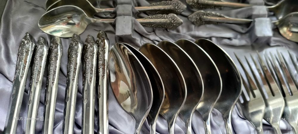 Komplet nierdzewnych sztućców produkcji ZSRR z lat 70