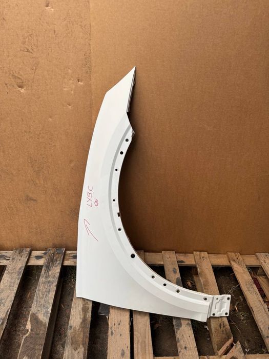 AUDI Q5 80A переднє праве крило в наявності в колір LY9C