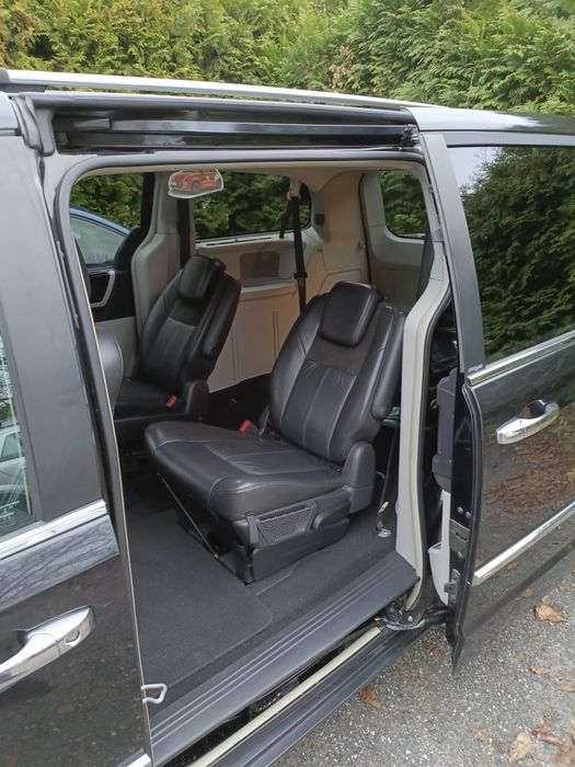 Chrysler town country dodge grand caravan VW routan stan idealny