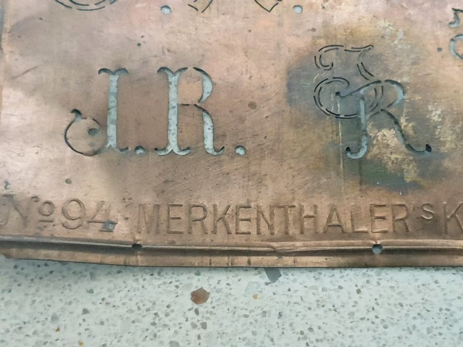 Par de antigos estênceis alemães em cobre para bordados em linho