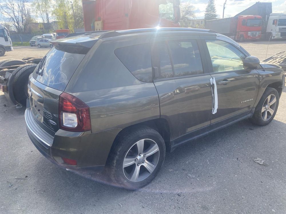 Авторозбір Jeep Compass 11-16 HiGH Latitude кришка багажника  airbag