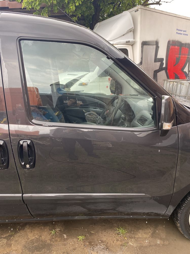 Drzwi lewe prawe przednie Fiat Doblo II 10-15r Kolor: 632