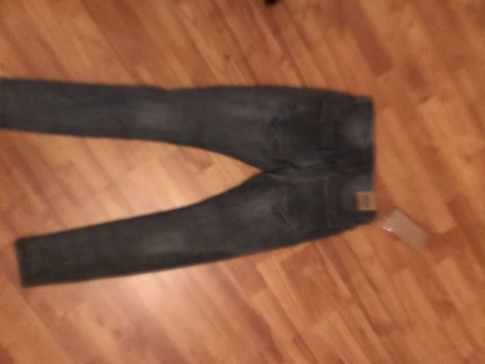 Продам зауженные мужские джинсы