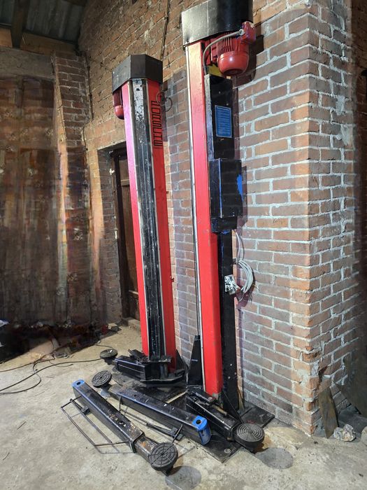 Podnosnik dwukolumnowy śrubowy