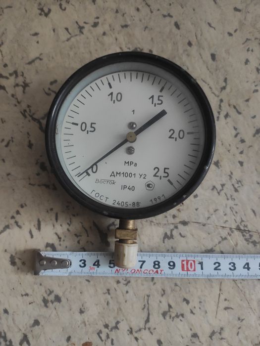 Манометр производства "Восток
