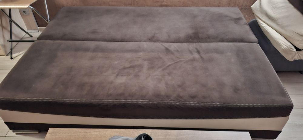 Sofa rozkładana ze skrzynią na pościel, używana