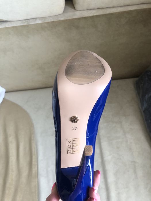 Продам новые туфли 37р