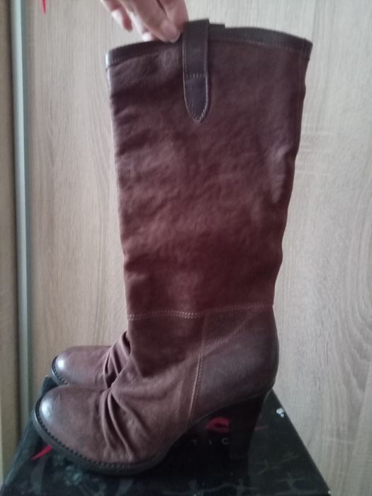 Демисезонные кожаные сапоги