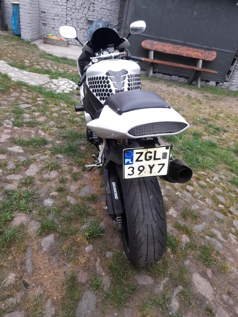 Motor sportowy yamaha r 1