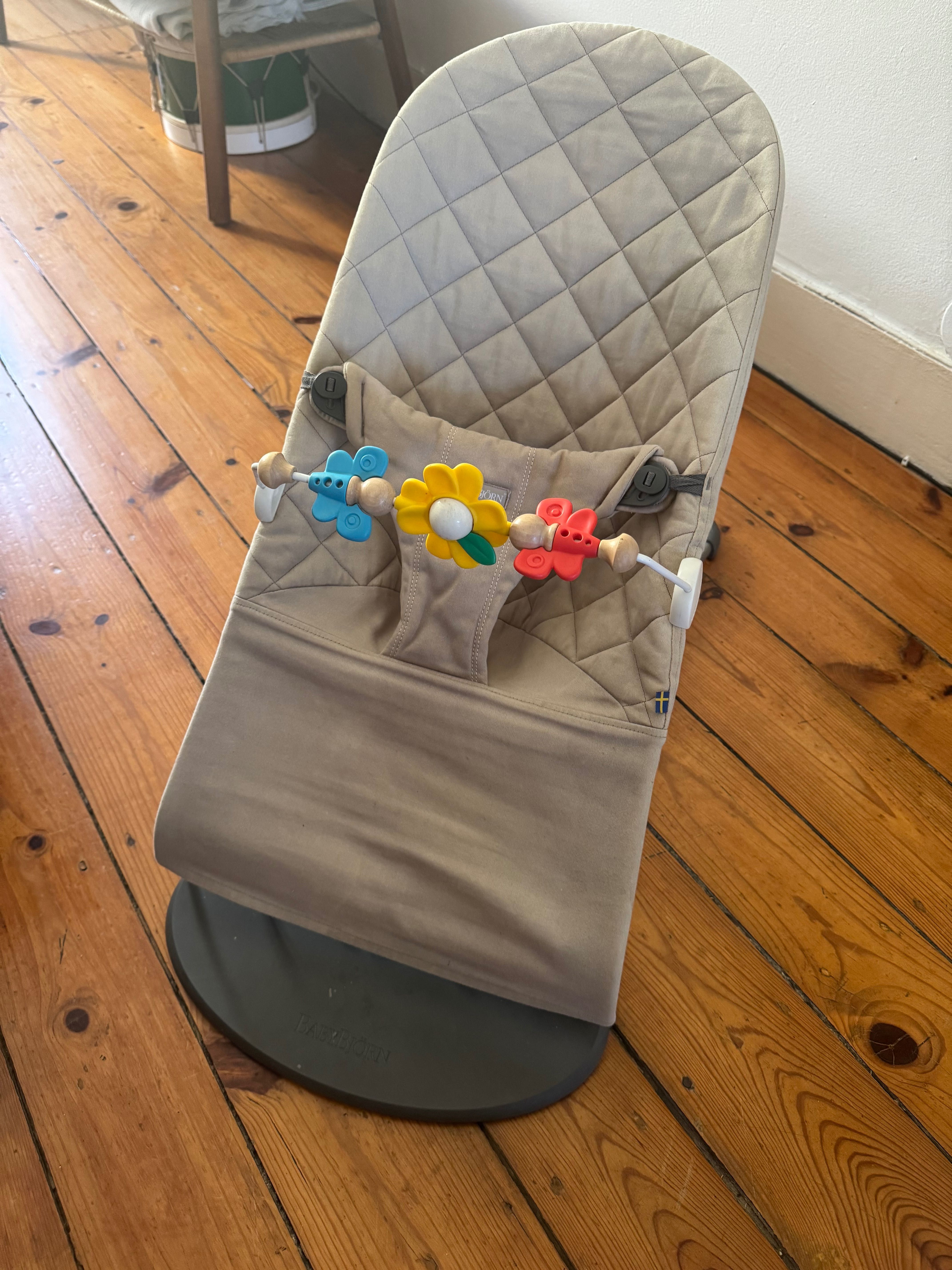 Babybjörn, cor areia, acolchado clássico em ótimo estado