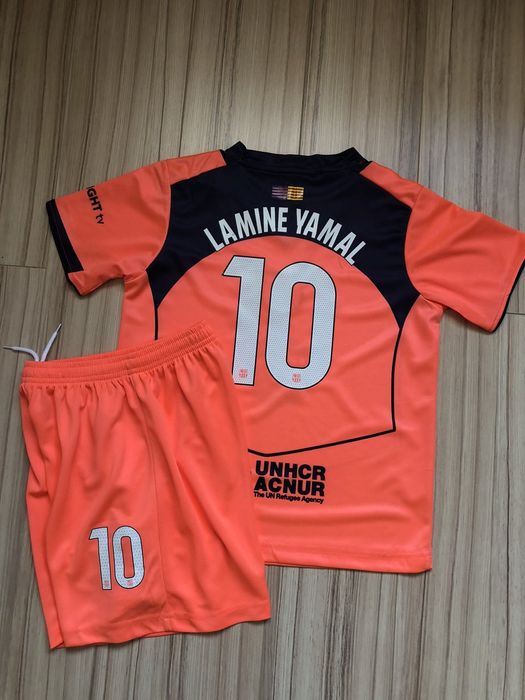 Футбольна форма нового сезону для дітей