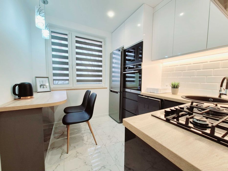 Duży pokój z balkonem, wysoki standard, blisko PKS i PKP (ul Gruntowa)