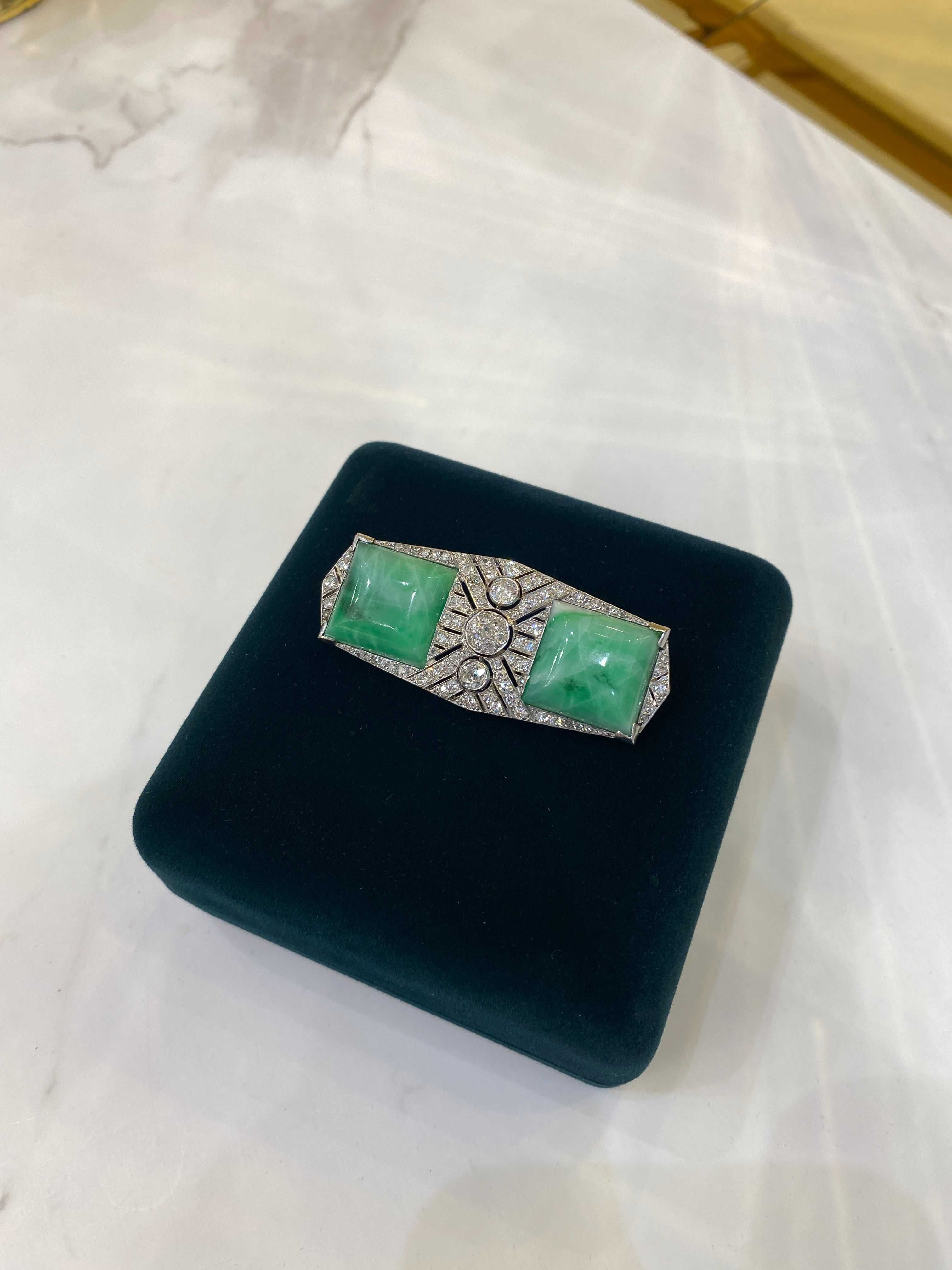 Stara broszka Art Deco z diamentami 2.50ct oraz z jadeitami platyna