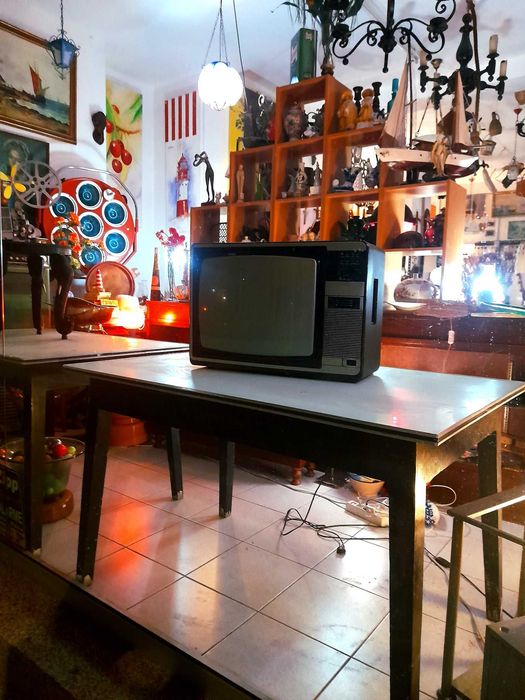 Mesas vintage estilo taberna tampo verde com friso de alumínio