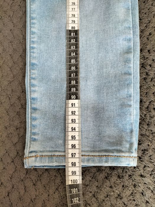 Spodnie dżinsowe z dziurami L