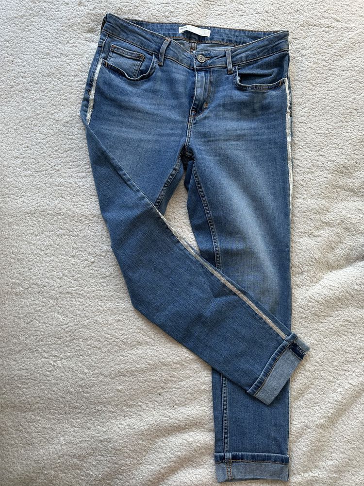 Spodnie jeansowe skinny srebrne zdobienia na nogawkach Zara