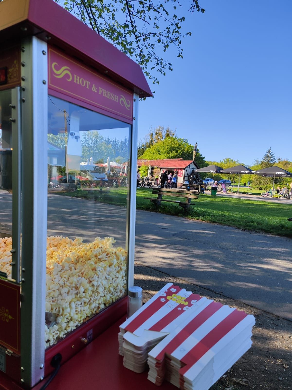 Wynajem i obsługa maszyn do popcornu i waty cukrowej
