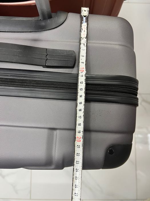 Середня валіза Tag, 71 см висота, оригінальна з США