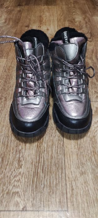 Зимові кросівки для дівчинки, жінки 36 р.