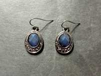 Brincos Com Pedra Azul Escura