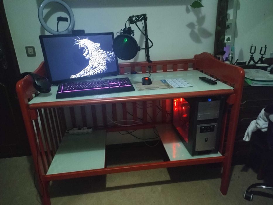 Secretária estudo ou computador (criada a partir de berço)