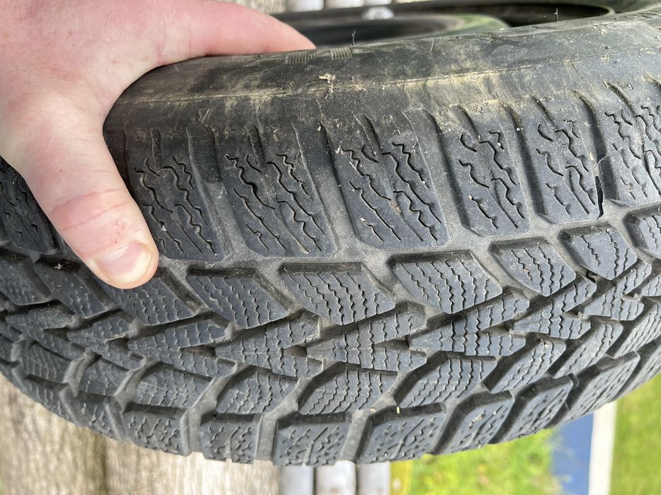 Sprzedam felgi z oponami zimowymi Dunlop 185/60/15 od seat ibiza