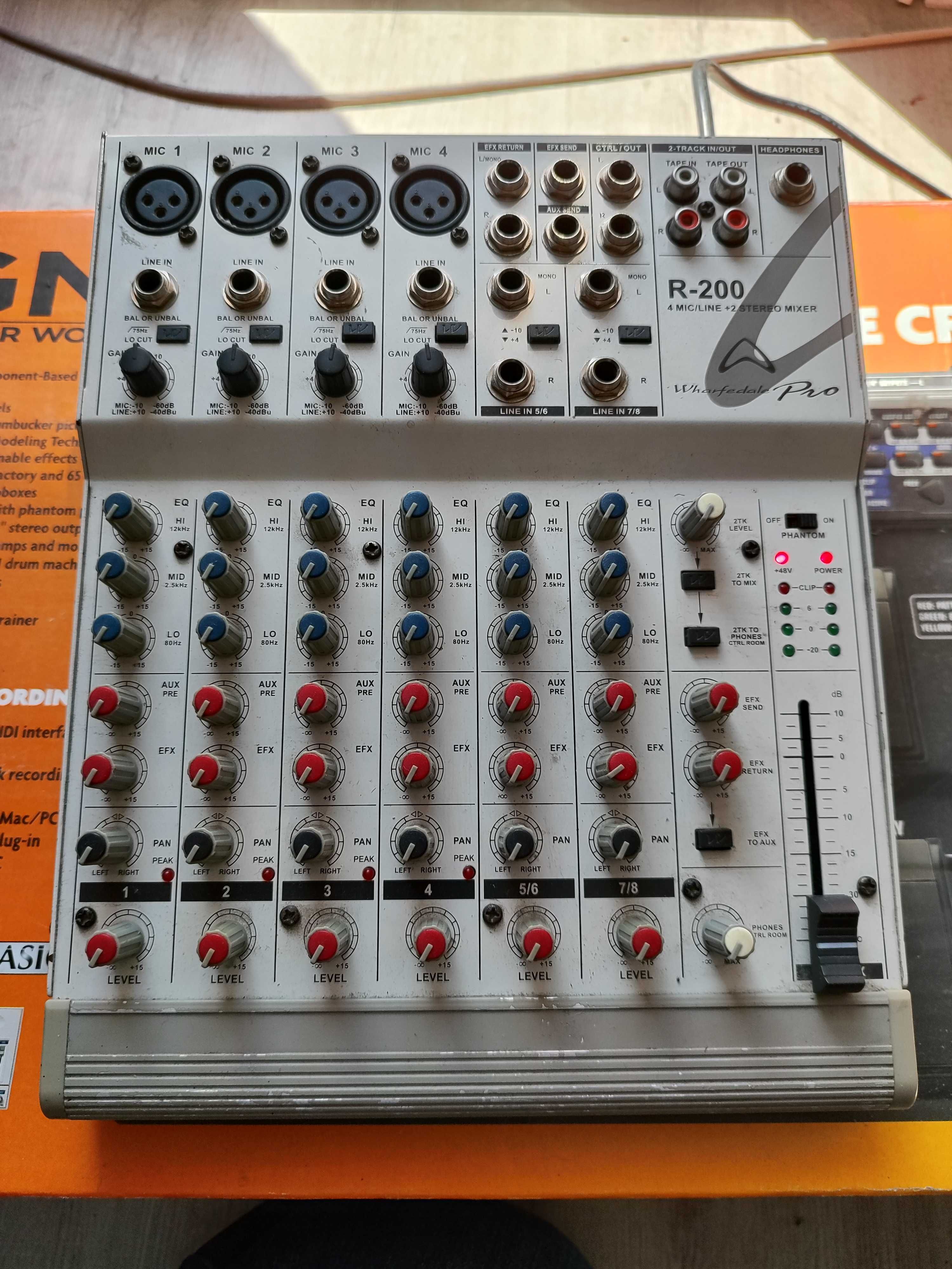 Mixer Wharfedale pro r-200