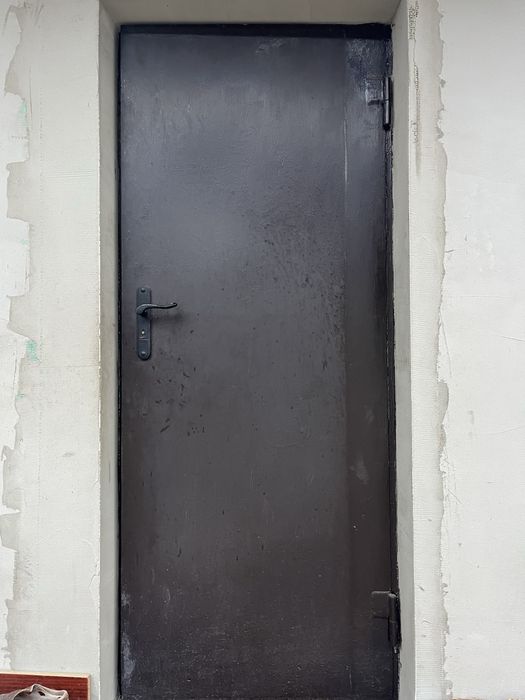 Двері металеві продам