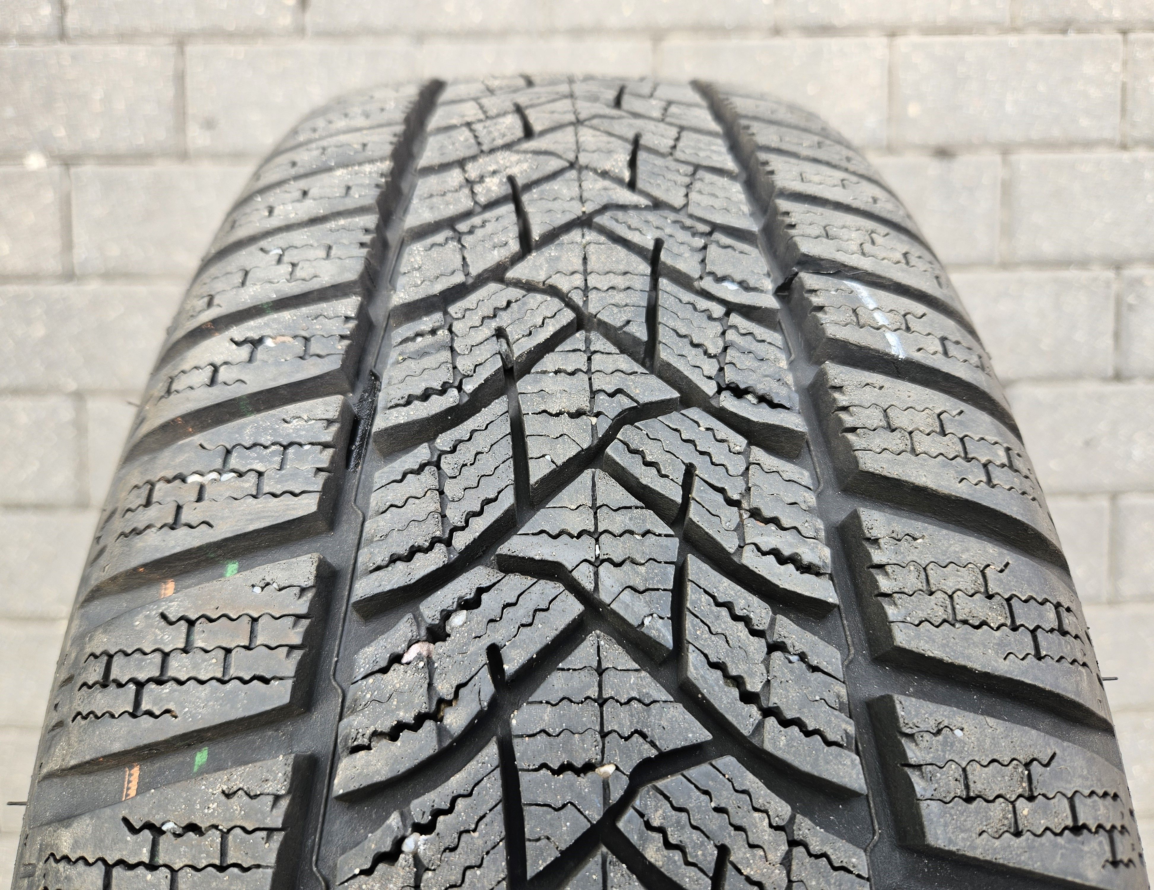 4x 205/60R16 96H XL Dunlop Winter Sport 5 / 2x 9mm + 2x 8mm [1074]