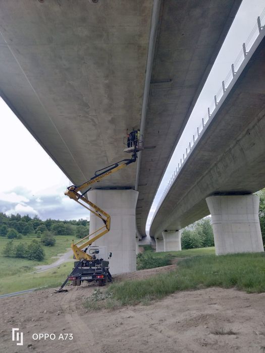 Zwyżka podnośnik koszowy rusztowanie wycinka drzew  prace wysokościowe