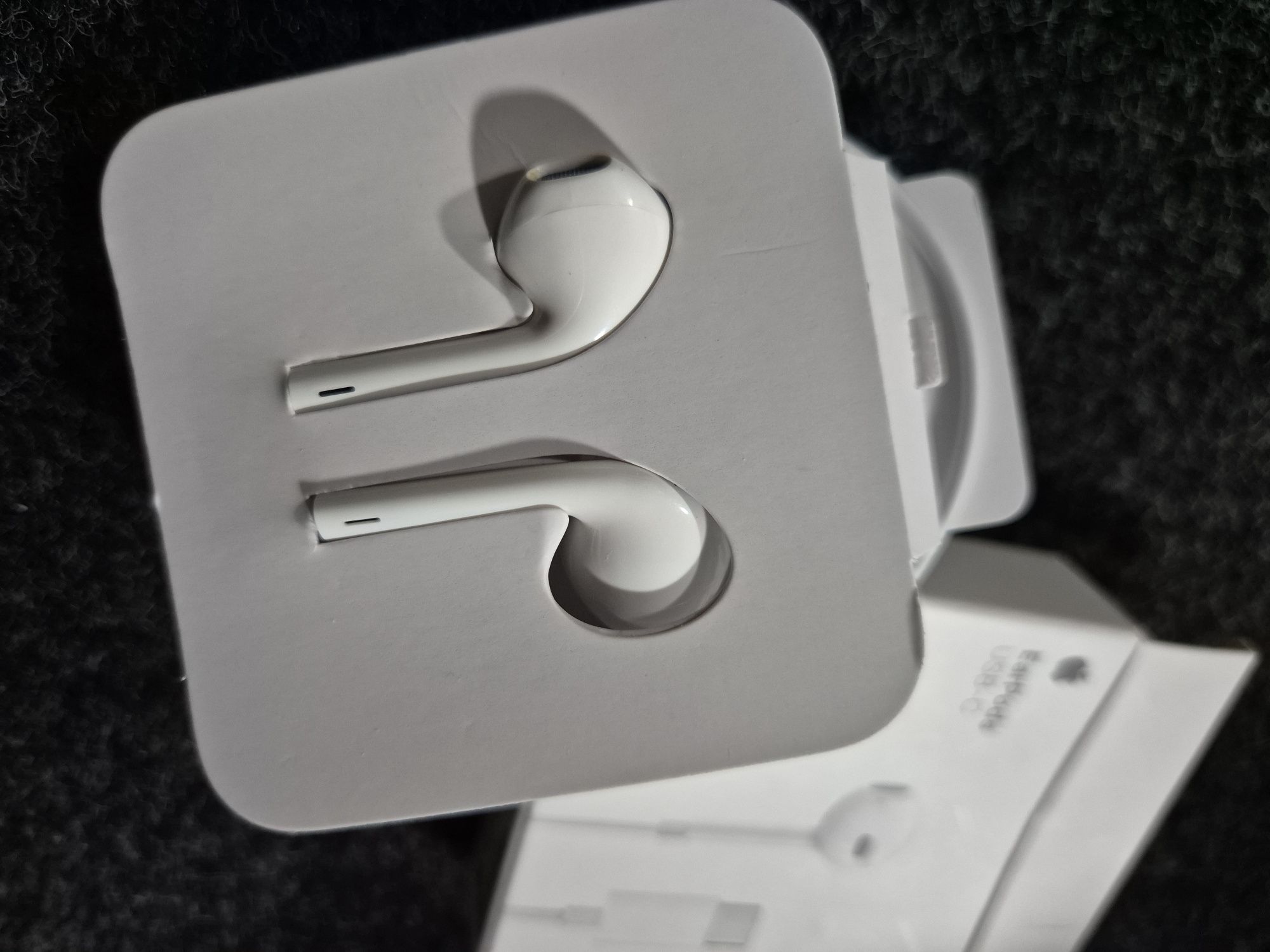 Apple EarPods com conector USB-C