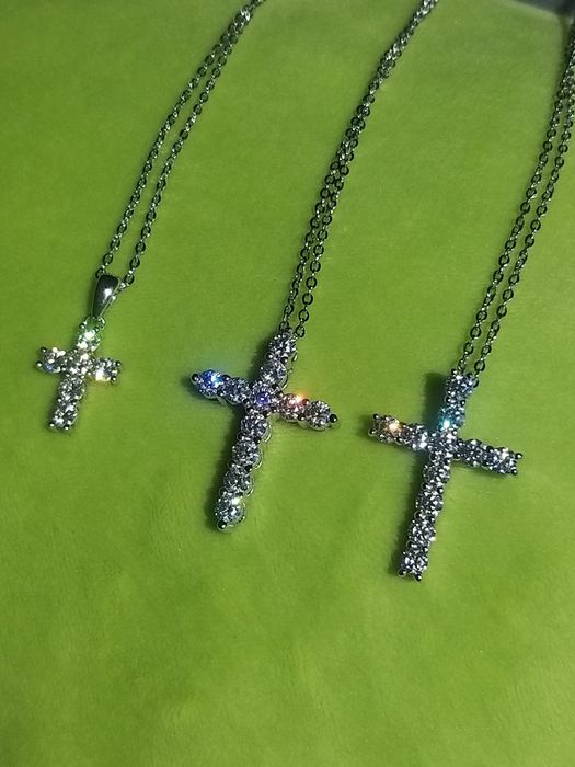 Хрестик срібний з муасанітами, муасаніт синтетичний діамант