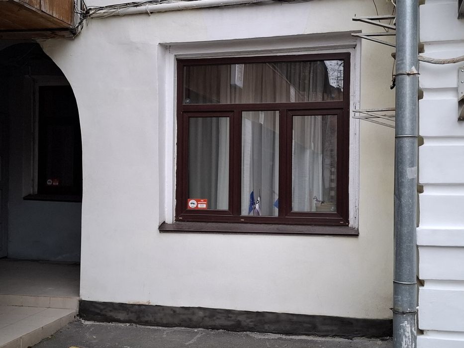 Оренда 220 кв м 1-й пов.фасаду,все вкл.без меблів з 1.01.25 Центр По