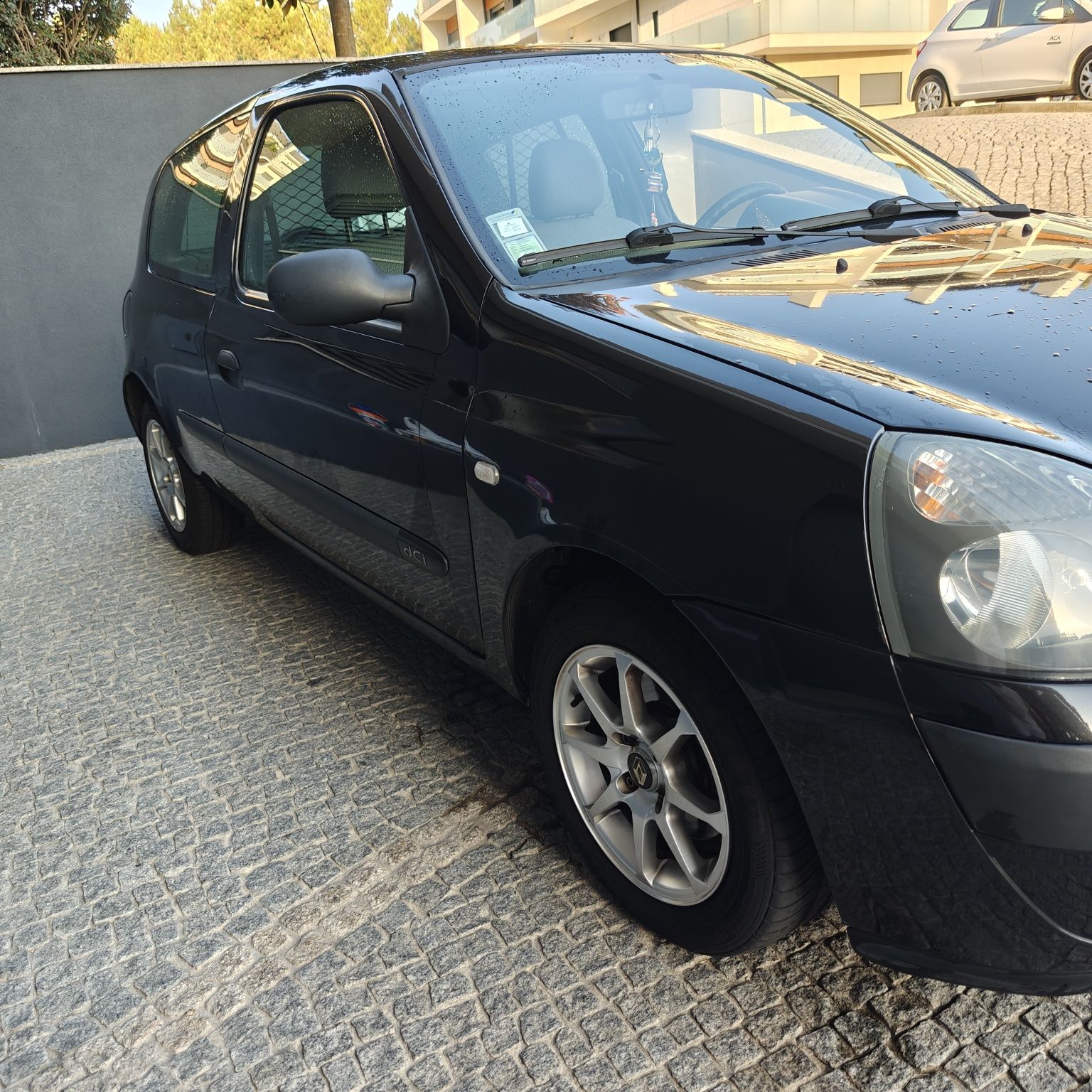 Renault Clio em ótimo estado.