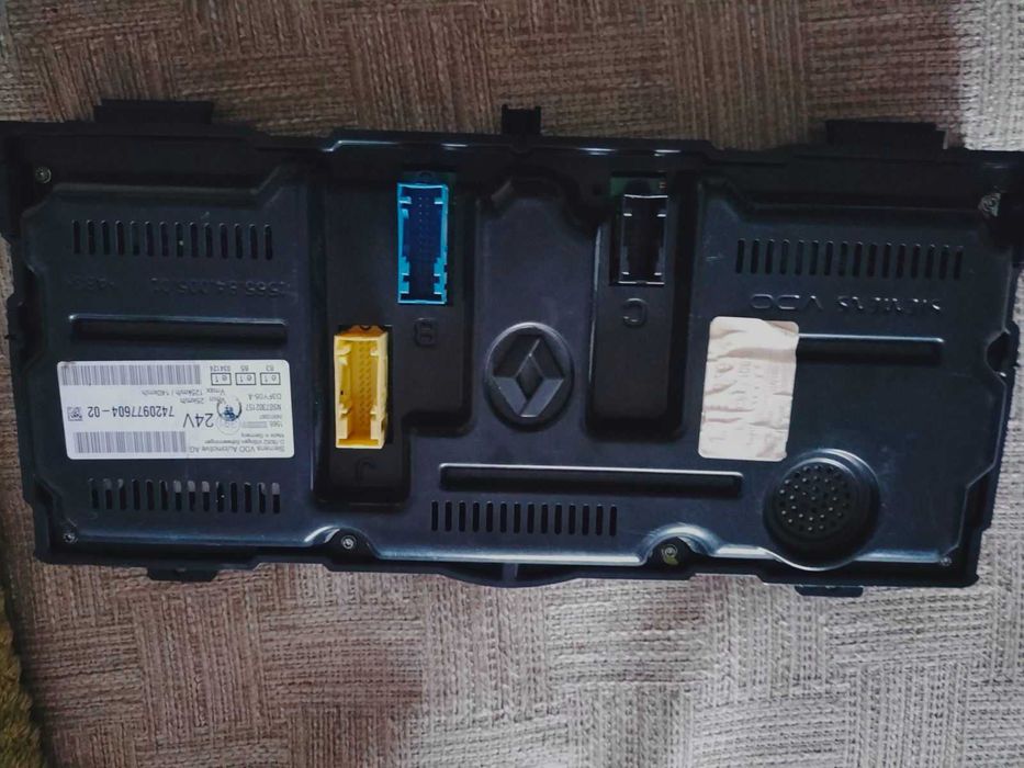 Щиток приборів на Рено Преміум DXI