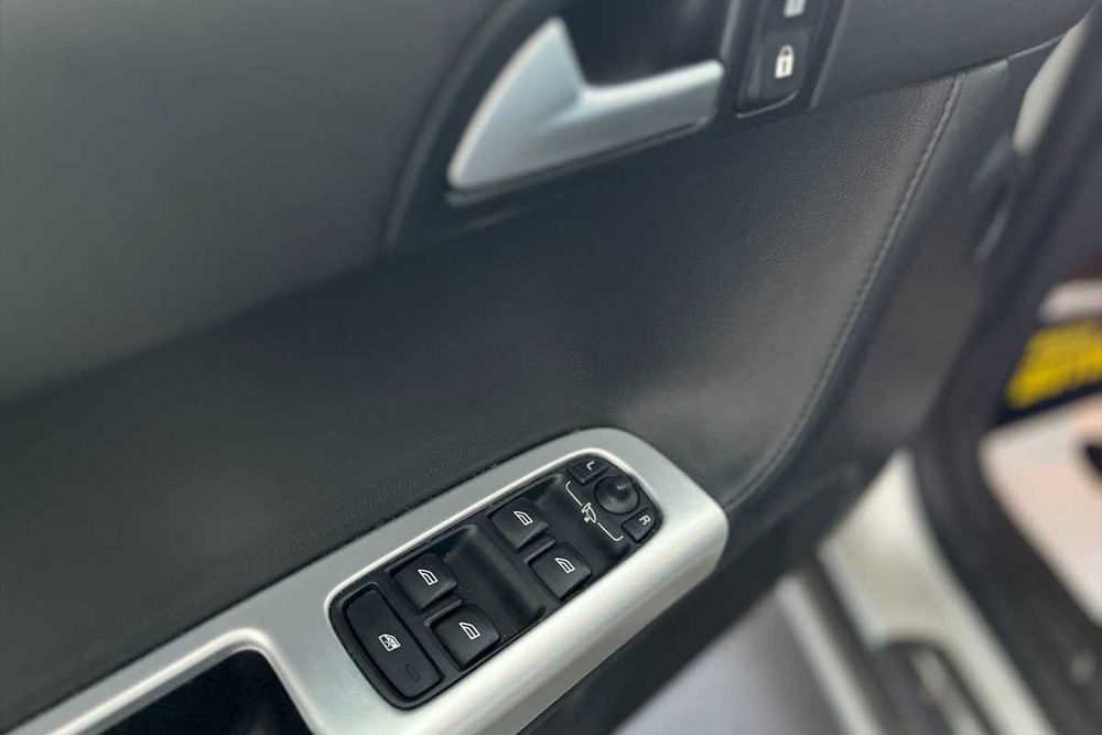 Volvo V50 2011 року
